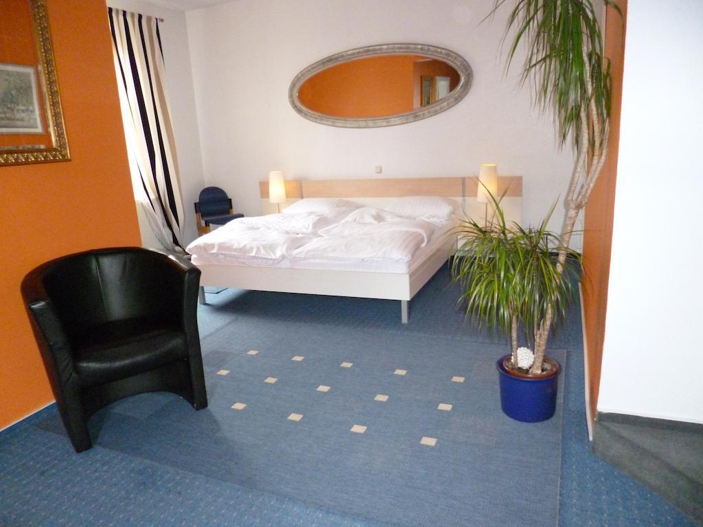 Hotel Restaurant Marbella Мінден Номер фото